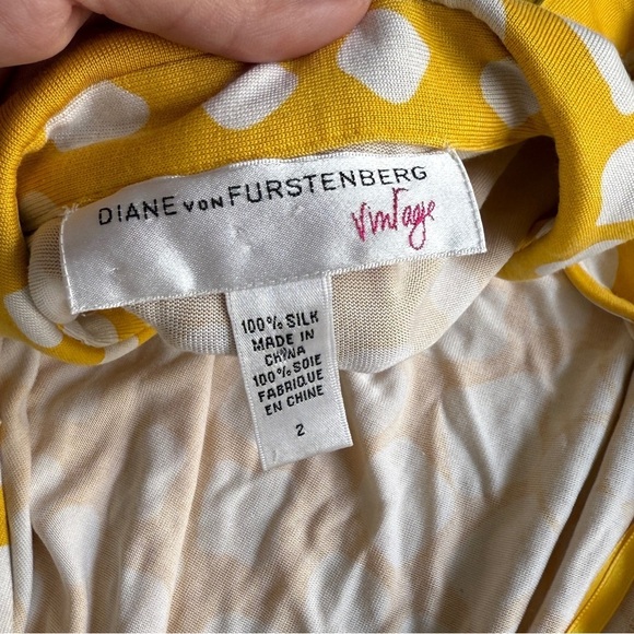 VTG DVF Jilda 100% Silk Wrap Dress Geometric Animal Print Dress Sz 2 Retro Yello - Picture 2 of 9